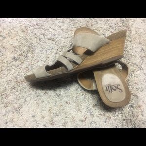 Sofft sandals size 7m.